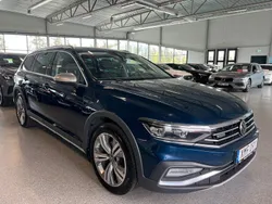 Blå Begagnad 2021 VW Passat Alltrack Kombi | 279 900 kr (Marknadspris)