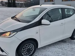 Vit Begagnad 2015 Toyota Aygo Halvkombi | 35 000 kr