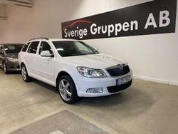 Vit Begagnad 2012 Skoda Octavia Elegance Kombi | 79 900 kr (Marknadspris)