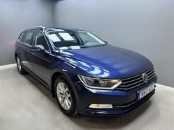 Mörkblå (blå) Begagnad 2017 VW Passat Kombi | 129 900 kr (Marknadspris)