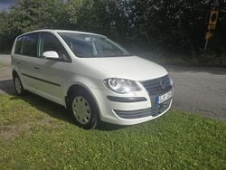 Vit Begagnad 2008 VW Touran Conceptline Minibuss | 21 500 kr (Marknadspris)
