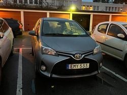 Begagnad 2015 Toyota Yaris Hybrid Halvkombi | 105 000 kr (Bra pris)