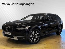 Svart Begagnad 2018 Volvo V90 CC Pro Kombi | 329 900 kr (Marknadspris)