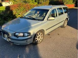 Grå Begagnad 2001 Volvo V70 Kombi | 17 000 kr (Lite dyr)