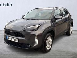 Grå Begagnad 2025 Toyota Yaris Cross Active SUV | 304 900 kr (Bra pris)