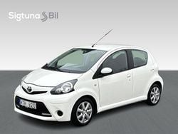 Vit Begagnad 2012 Toyota Aygo Halvkombi | 62 800 kr