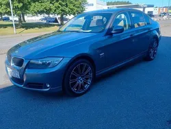 Grå Begagnad 2011 BMW 320 Comfort Edition Sedan | 89 900 kr (Marknadspris)