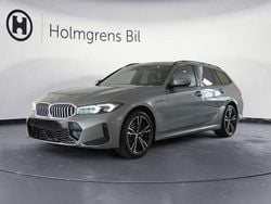 Grå Ny 2025 BMW 330e Efficient Dynamics Kombi | 643 700 kr (Bra pris)
