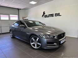Grå Begagnad 2017 Jaguar XE R-Sport Sedan | 249 900 kr