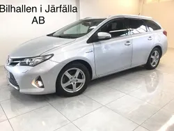Silver Begagnad 2014 Toyota Auris Hybrid Executive Kombi | 124 900 kr (Marknadspris)
