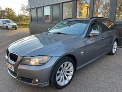 Grå Begagnad 2011 BMW 320 Kombi | 69 900 kr (Marknadspris)