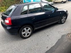 Blå Begagnad 2002 Audi A3 Attraction Halvkombi | 20 000 kr