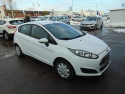 Vit Begagnad 2015 Ford Fiesta Trend Halvkombi | 49 000 kr (Marknadspris)