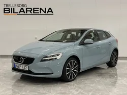 Ljusblå (blå) Begagnad 2017 Volvo V40 Momentum Kombi | 174 900 kr (Marknadspris)