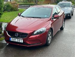 Röd Begagnad 2015 Volvo V40 Kombi | 130 000 kr (Marknadspris)