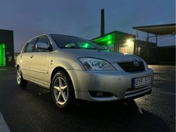 Silver Begagnad 2004 Toyota Corolla Halvkombi | 34 000 kr (Marknadspris)