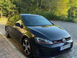 Svart Begagnad 2015 VW Golf VII GTI Halvkombi | 154 900 kr (Marknadspris)