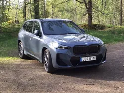 Grå Begagnad 2023 BMW iX1 M Sport SUV | 519 000 kr (Dyr)