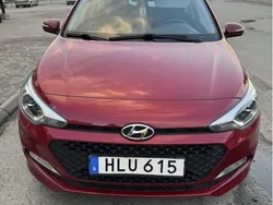 Röd Begagnad 2018 Hyundai i20 Halvkombi | 99 800 kr (Marknadspris)