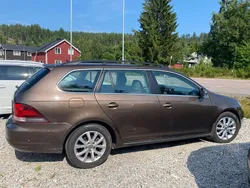 Mörkbrun (brun) Begagnad 2011 VW Golf VI Kombi | 44 900 kr (Marknadspris)