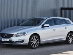 Silver Begagnad 2018 Volvo V60 Momentum Kombi | 219 000 kr (Marknadspris)