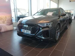 Grå Begagnad 2023 Audi SQ8 e-tron S-Line SUV | 1 049 000 kr