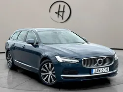 Mörkblå (blå) Begagnad 2021 Volvo V90 Momentum Kombi | 315 000 kr (Dyr)