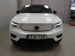 Vit Begagnad 2022 Volvo XC40 Plus SUV | 329 900 kr