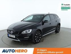 Svart Begagnad 2016 Volvo V60 CC Summum Kombi | 180 000 kr (Marknadspris)