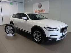 Vit Begagnad 2019 Volvo V90 CC Momentum Kombi | 299 900 kr (Marknadspris)