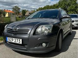 Grå Begagnad 2007 Toyota Avensis Kombi | 31 000 kr (Marknadspris)