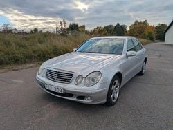 Ljusgrå (grå) Begagnad 2003 Mercedes E240 Sedan | 24 000 kr (Superpris)