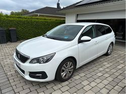 Vit Begagnad 2017 Peugeot 308 Active Kombi | 99 900 kr (Marknadspris)
