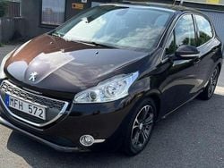 Svart Begagnad 2012 Peugeot 208 Halvkombi | 49 000 kr (Marknadspris)