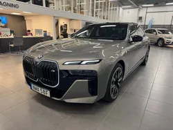 Grå Begagnad 2024 BMW M760 Sedan | 1 795 000 kr