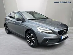 Grå Begagnad 2018 Volvo V40 CC Pro Kombi | 229 500 kr (Marknadspris)