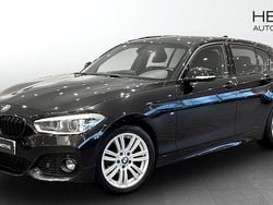Svart (black) Begagnad 2016 BMW 118 Shadowline Halvkombi | 149 700 kr (Marknadspris)