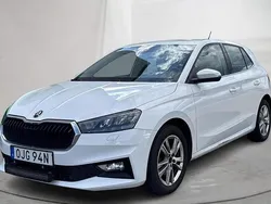Vit Begagnad 2022 Skoda Fabia | 118 300 kr