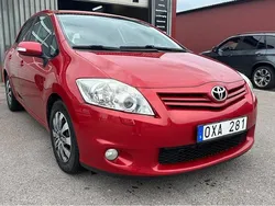 Röd Begagnad 2010 Toyota Auris Plus Halvkombi | 59 900 kr (Lite dyr)