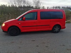 Röd Begagnad 2009 VW Caddy Maxi Life Life Minibuss | 67 900 kr