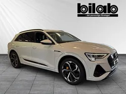 Vit Begagnad 2021 Audi e-tron Comfort SUV | 419 000 kr (Dyr)