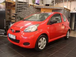 Röd Begagnad 2010 Toyota Aygo Halvkombi | 24 900 kr (Lite dyr)