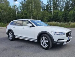 Vit Begagnad 2019 Volvo V90 CC Momentum Kombi | 279 000 kr (Bra pris)
