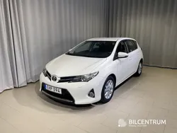 Vit Begagnad 2015 Toyota Auris Active Halvkombi | 109 800 kr (Marknadspris)
