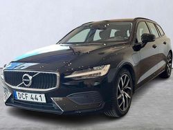 Svart Begagnad 2020 Volvo V60 Momentum Kombi | 209 500 kr (Marknadspris)