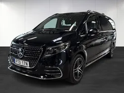 Svart Begagnad 2024 Mercedes V300 Avantgarde Minibuss | 950 000 kr