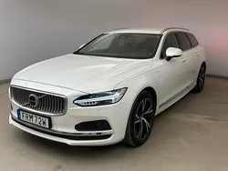 Vit Begagnad 2024 Volvo V90 Core Kombi | 459 900 kr (Marknadspris)
