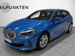 Blå Begagnad 2021 BMW 118 M Sport Halvkombi | 249 900 kr (Marknadspris)