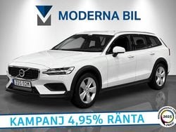 Vit Begagnad 2022 Volvo V60 CC Momentum Kombi | 269 400 kr (Superpris)