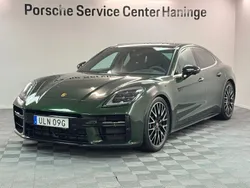 Mörkgrön Begagnad 2024 Porsche Panamera 4 Sedan | 1 495 000 kr